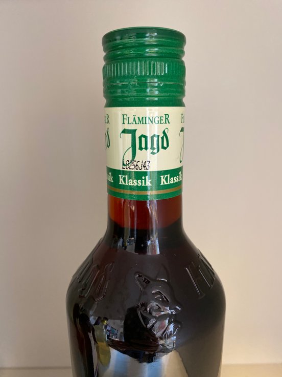 Flaschenhals einer Flasche mit Position der Loscodierung